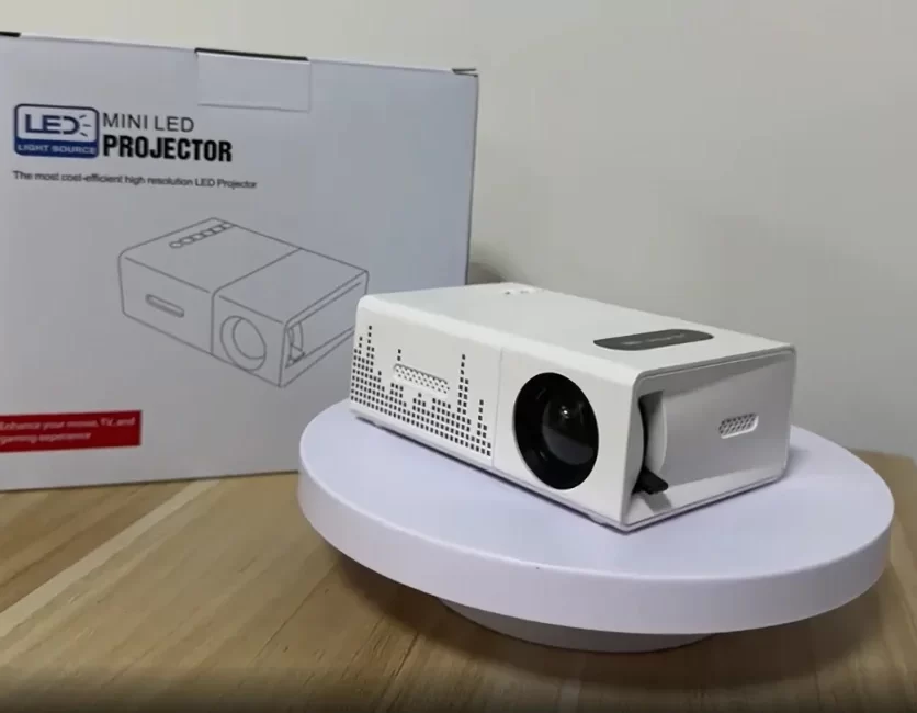 Mini Projetor de Home Theater HD: Sua Sala de Cinema Portátil - Ki Promo