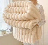 Manta de Pele Sintética: O Toque Perfeito de Conforto e Elegância